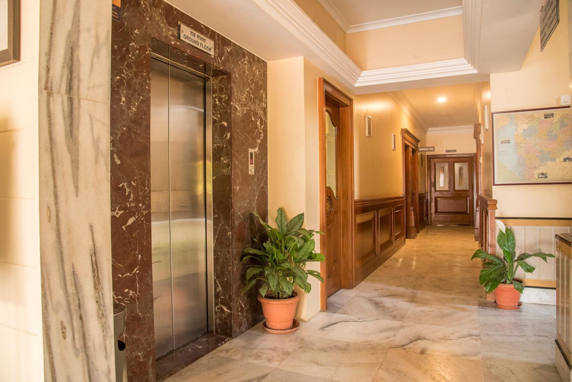 Hotel Ayodhya Колхапур Экстерьер фото