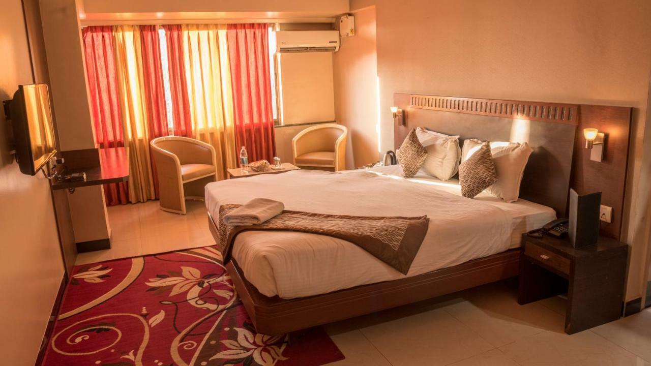 Hotel Ayodhya Колхапур Экстерьер фото