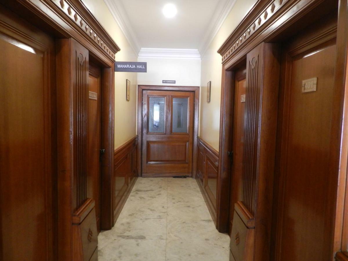 Hotel Ayodhya Колхапур Экстерьер фото