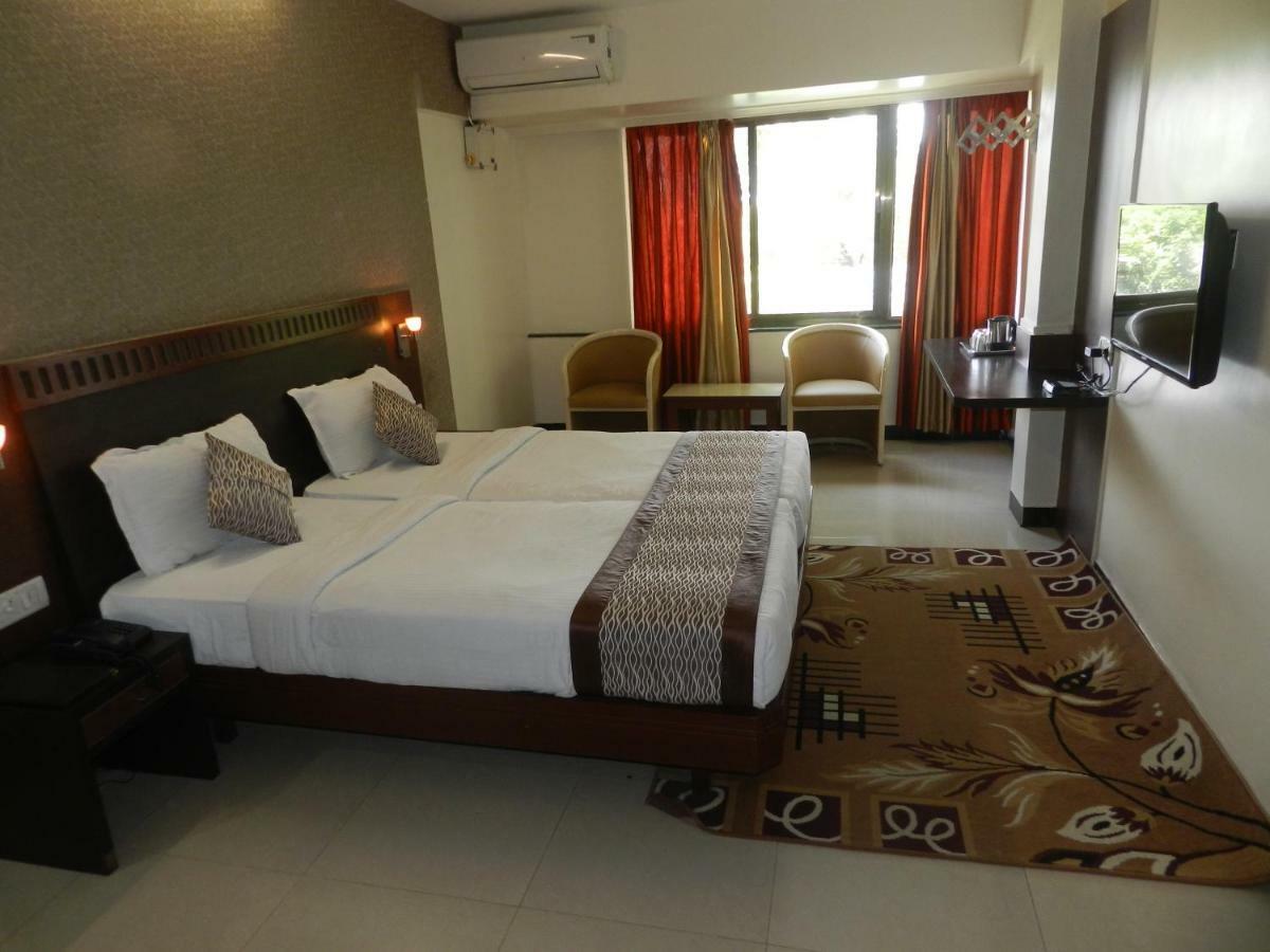 Hotel Ayodhya Колхапур Экстерьер фото